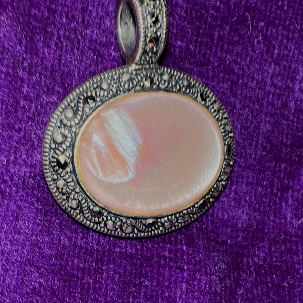 Vintage 925 Sterling Silver Pink Shell Pendant – Made‎ in Thailand
